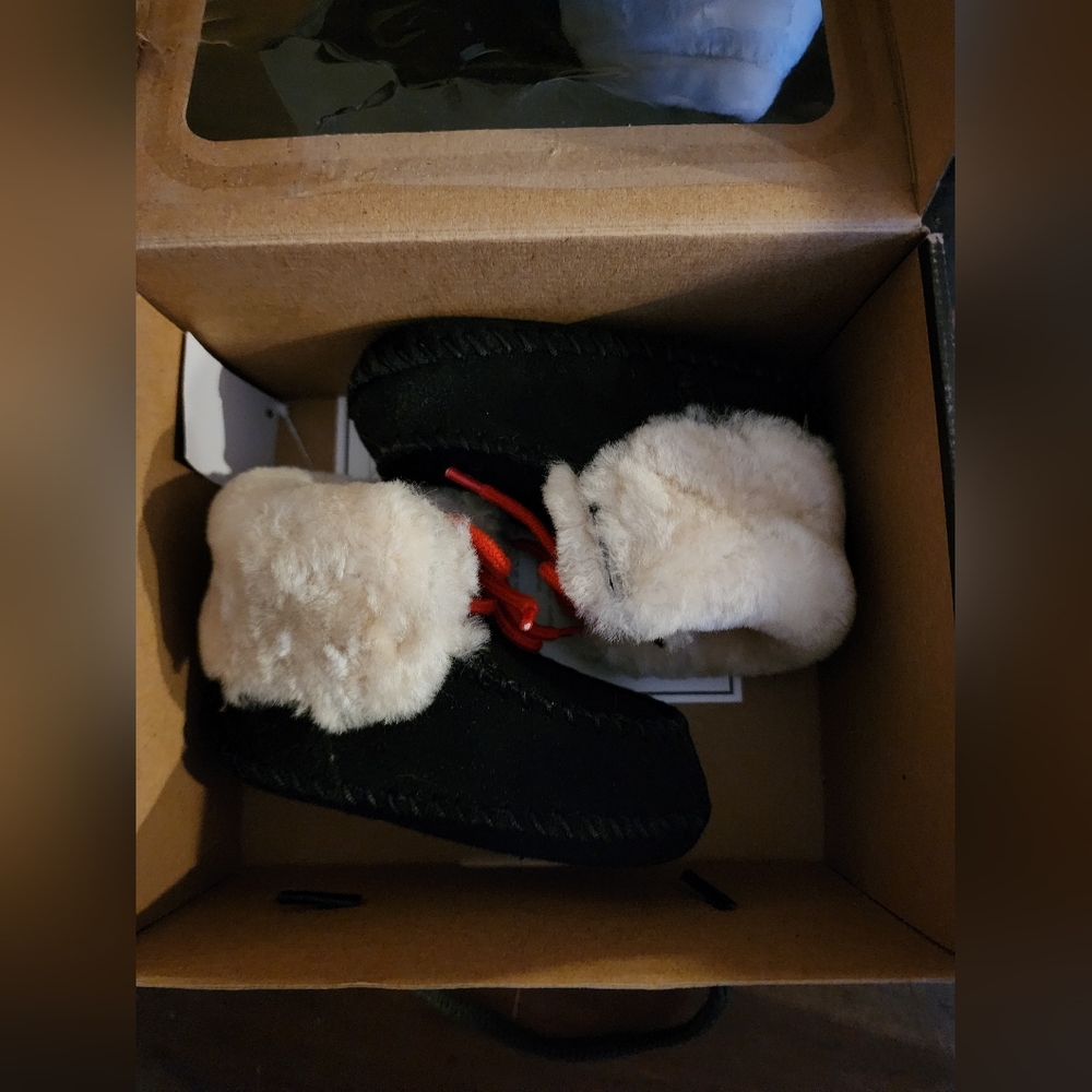 UGG Bundle - Picture 4 of 7